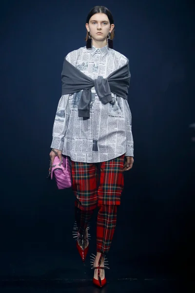 Look 10